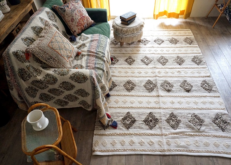 Carpet Life Vol 66 ラグやカーペットの敷き方やおしゃれに見せるコツとは Rug More ラグモア ラグ カーペットの通販専門店